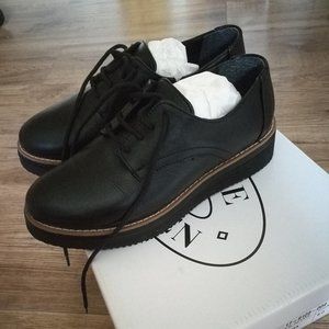 Steve Madden black leather shoes - size 6